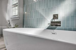 7 Key Factors of Master Bath Remodel Cost: What to Expect and How to Budget - TBrothers Renovations