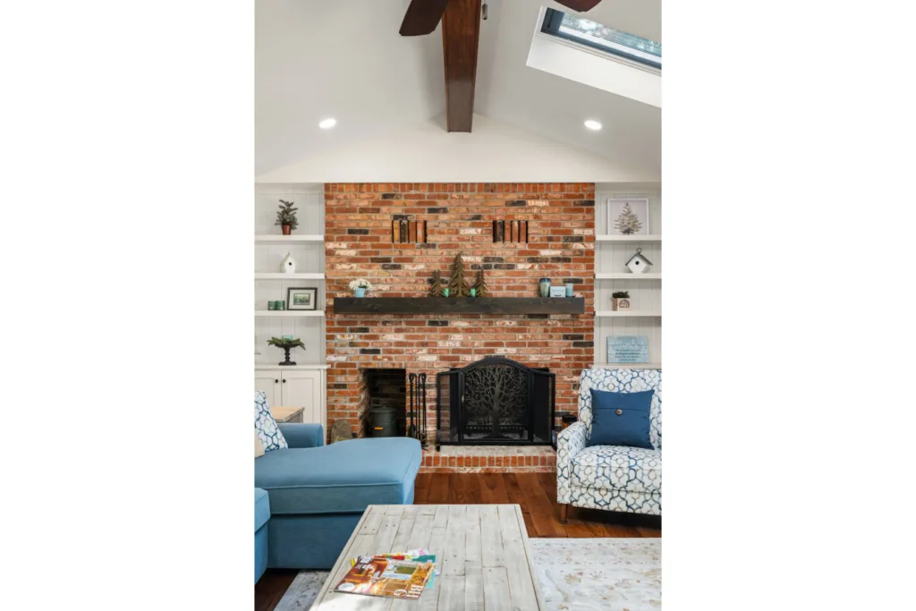 Oakwood Living Room in Buffalo 6